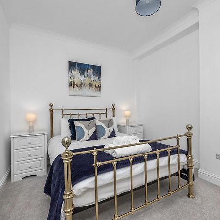 2 Bedroom Flat - With King Sized Beds, Netflix And Sky - Perfect For Contractors, Vacation Guests Or Those Relocating Μπράιτον Εξωτερικό φωτογραφία