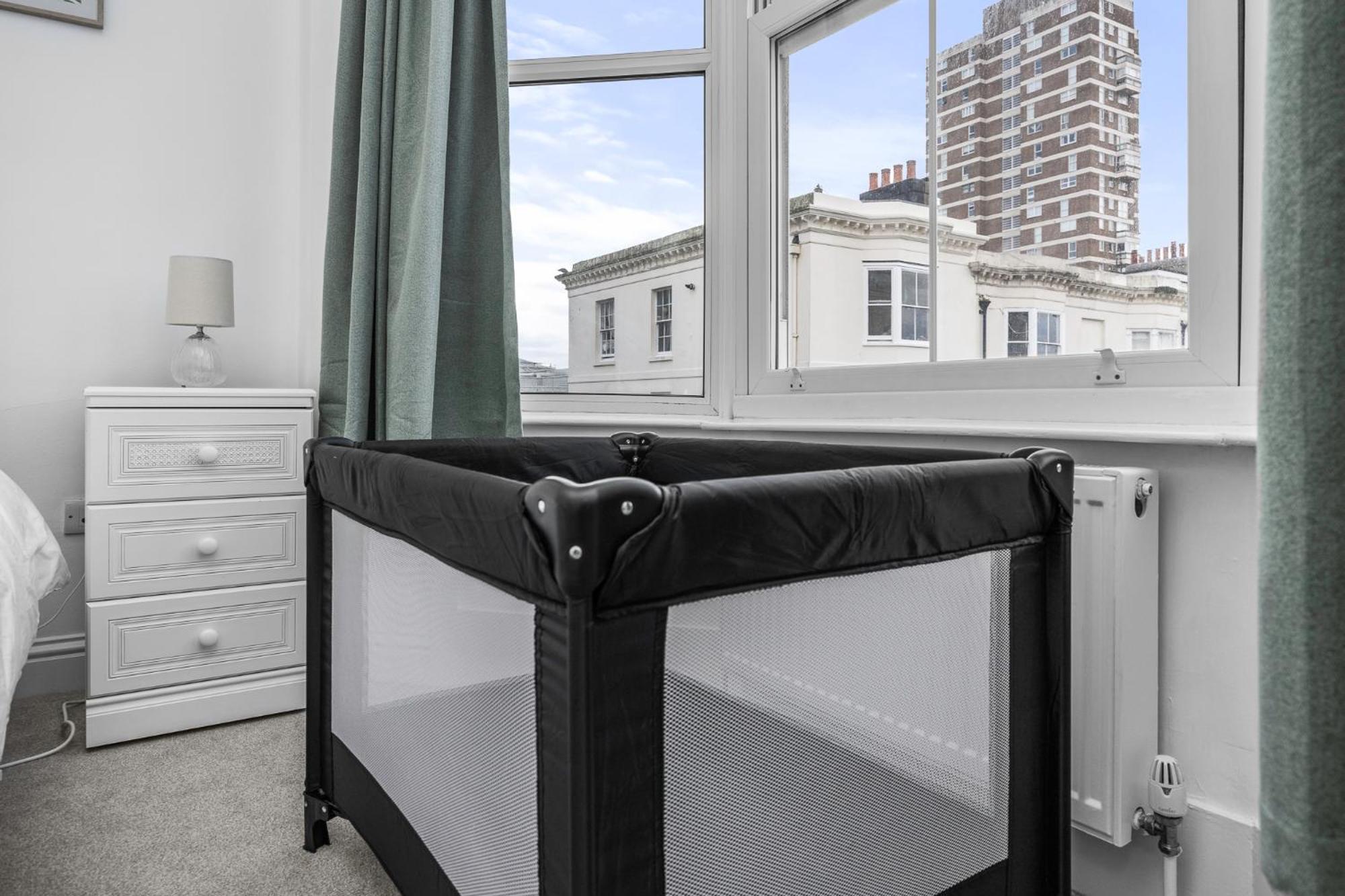2 Bedroom Flat - With King Sized Beds, Netflix And Sky - Perfect For Contractors, Vacation Guests Or Those Relocating Μπράιτον Εξωτερικό φωτογραφία