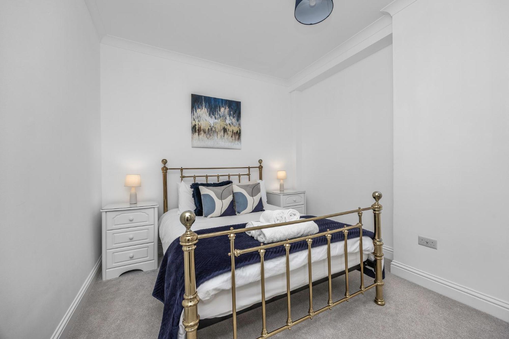 2 Bedroom Flat - With King Sized Beds, Netflix And Sky - Perfect For Contractors, Vacation Guests Or Those Relocating Μπράιτον Εξωτερικό φωτογραφία