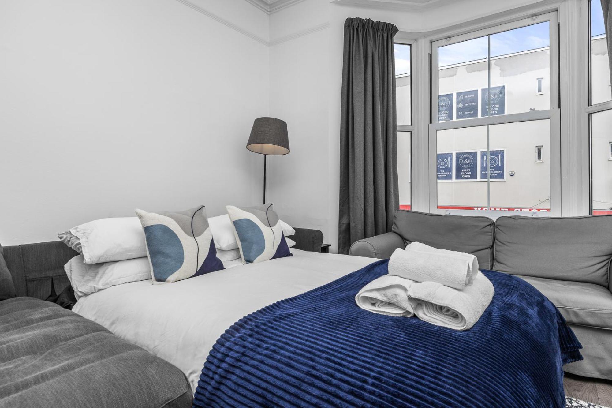 2 Bedroom Flat - With King Sized Beds, Netflix And Sky - Perfect For Contractors, Vacation Guests Or Those Relocating Μπράιτον Εξωτερικό φωτογραφία