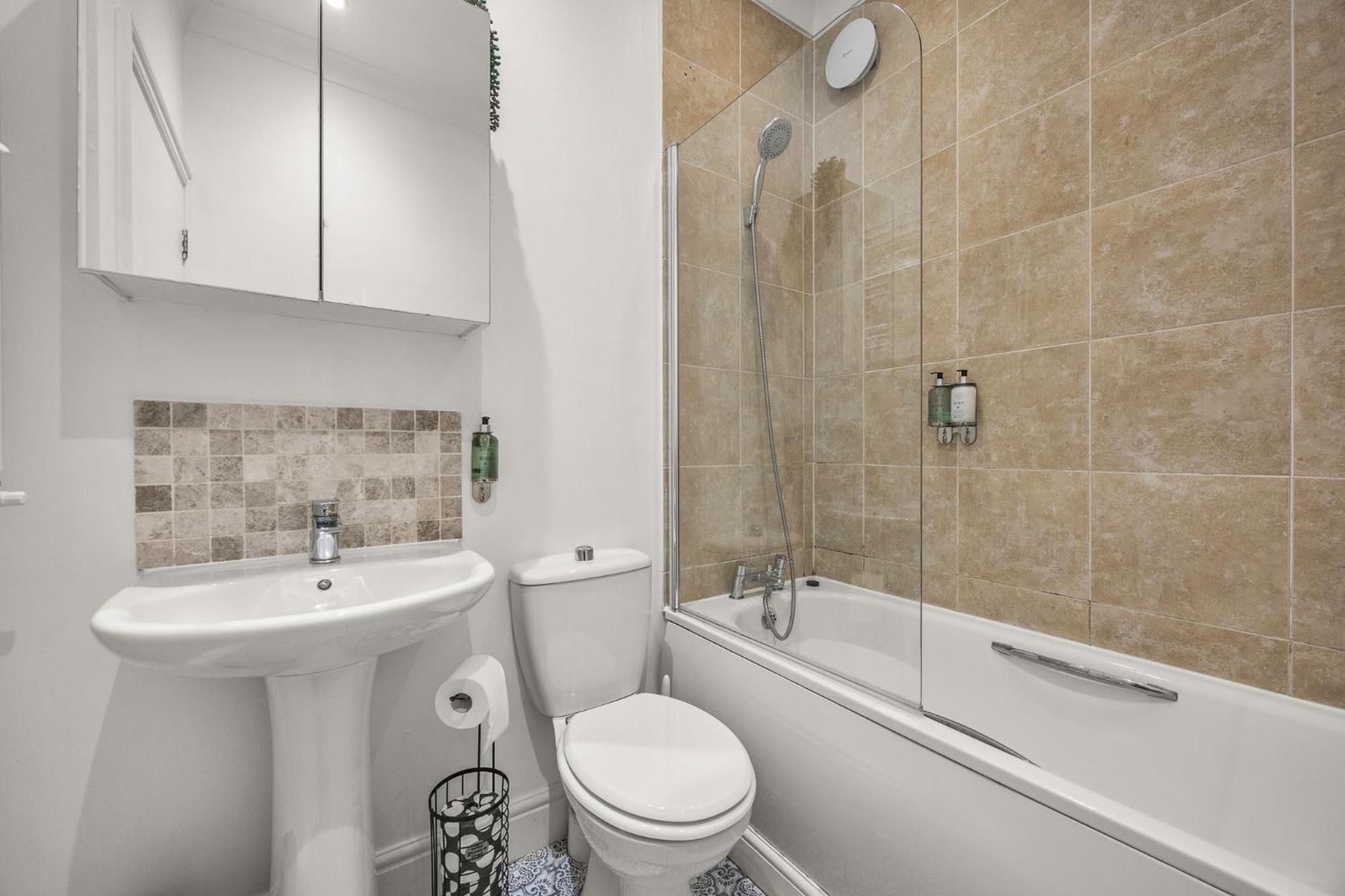 2 Bedroom Flat - With King Sized Beds, Netflix And Sky - Perfect For Contractors, Vacation Guests Or Those Relocating Μπράιτον Εξωτερικό φωτογραφία