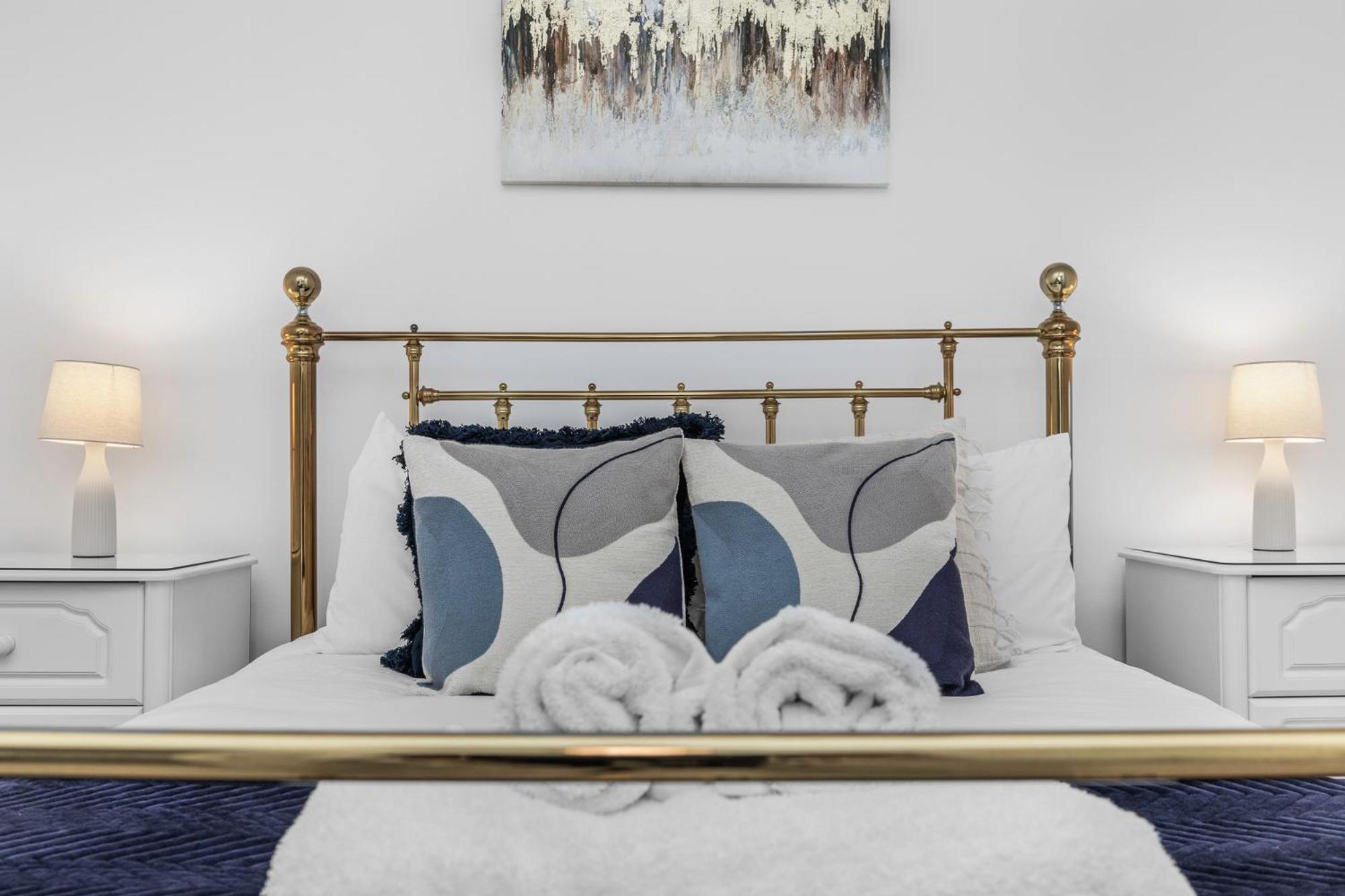2 Bedroom Flat - With King Sized Beds, Netflix And Sky - Perfect For Contractors, Vacation Guests Or Those Relocating Μπράιτον Εξωτερικό φωτογραφία