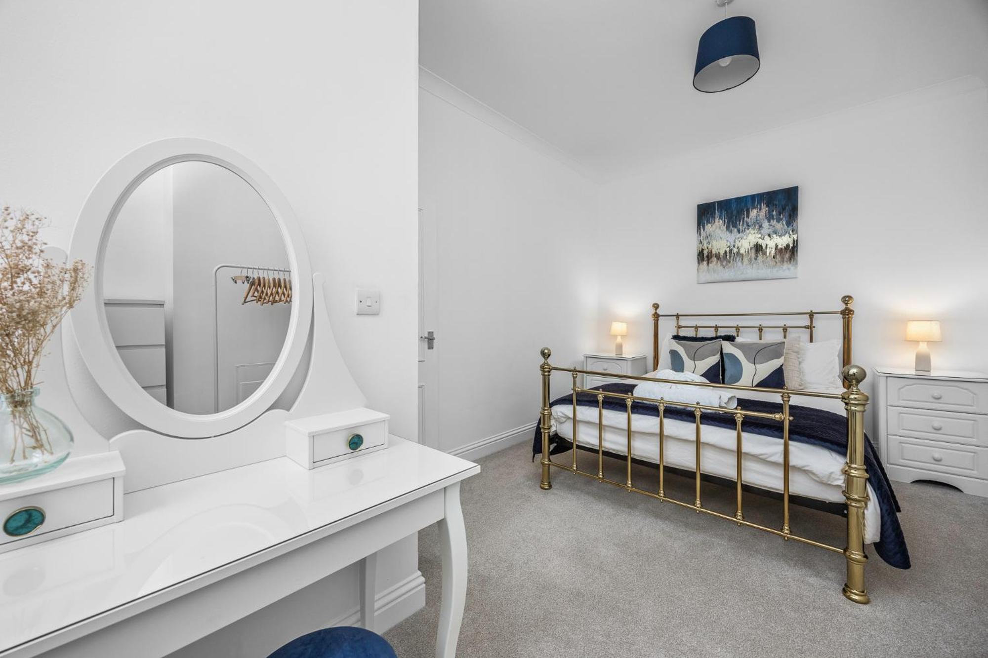 2 Bedroom Flat - With King Sized Beds, Netflix And Sky - Perfect For Contractors, Vacation Guests Or Those Relocating Μπράιτον Εξωτερικό φωτογραφία