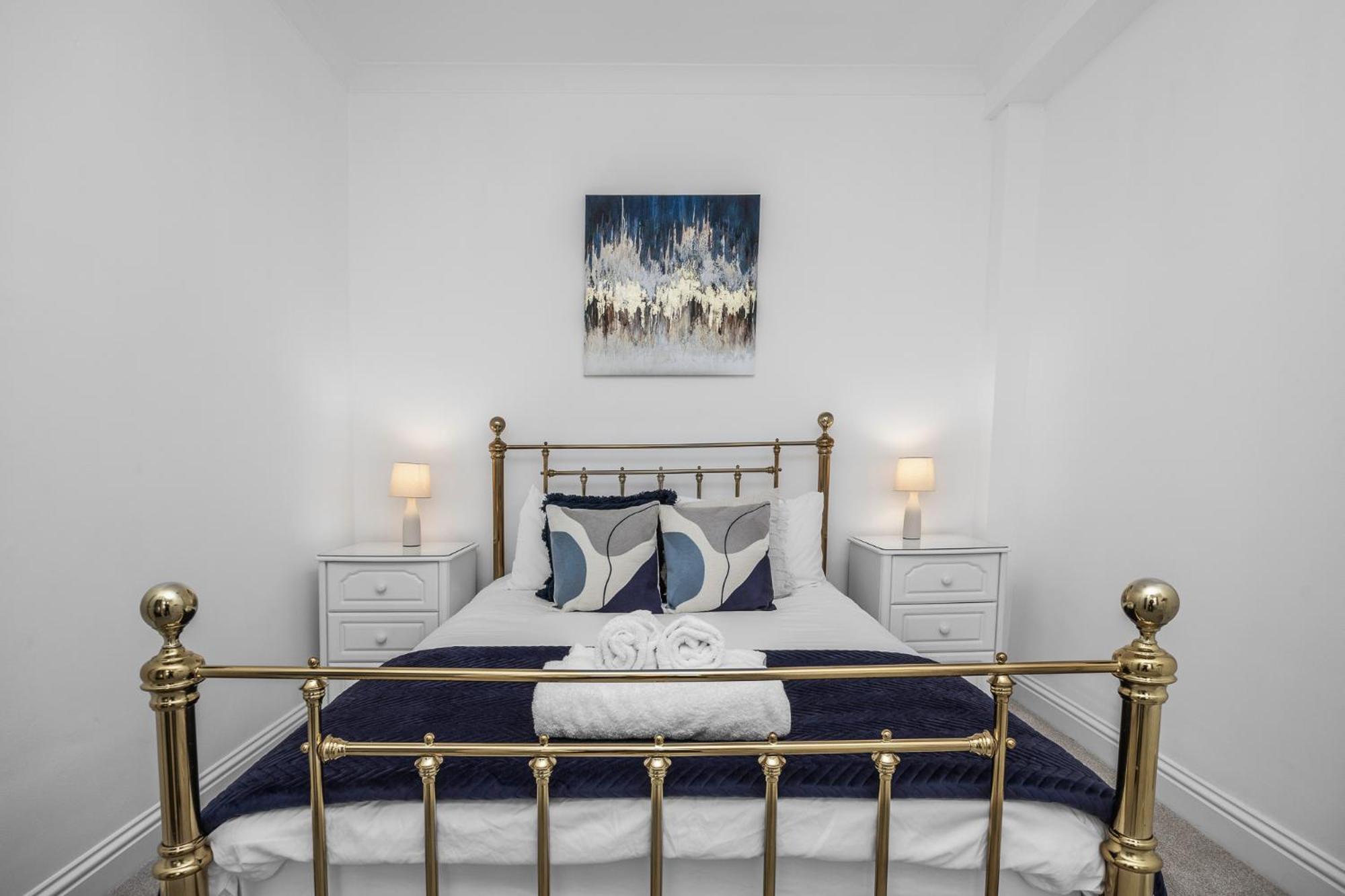 2 Bedroom Flat - With King Sized Beds, Netflix And Sky - Perfect For Contractors, Vacation Guests Or Those Relocating Μπράιτον Εξωτερικό φωτογραφία