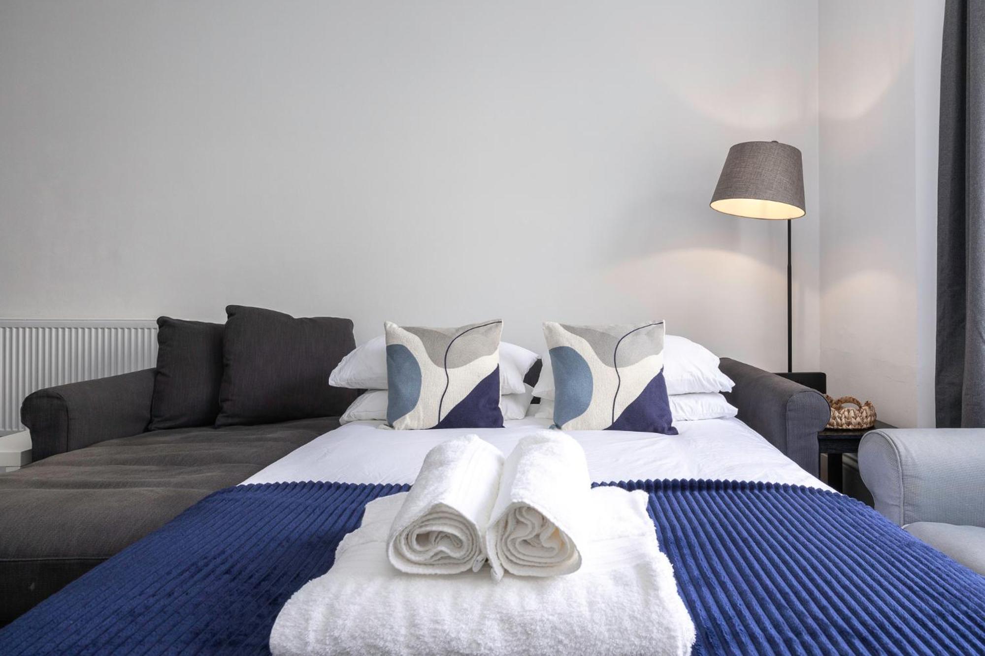 2 Bedroom Flat - With King Sized Beds, Netflix And Sky - Perfect For Contractors, Vacation Guests Or Those Relocating Μπράιτον Εξωτερικό φωτογραφία